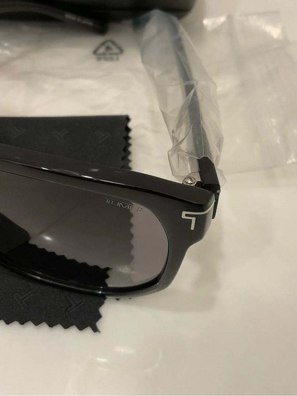 New TUMI Men's Geometric 56mm Polarized Sunglasses STU003/700 - BLACK